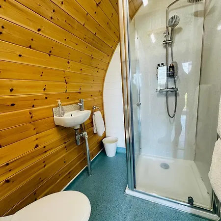 Welly Boot Pod Hotel Shenstone Exterior photo